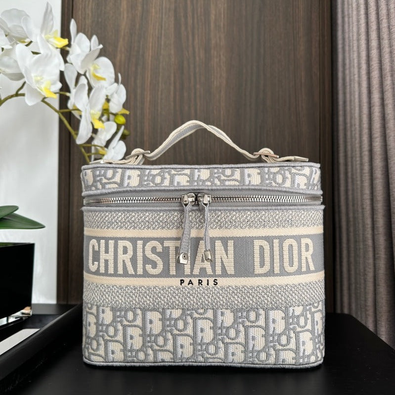 diortravel vanity 25 grey embroidery main image 0