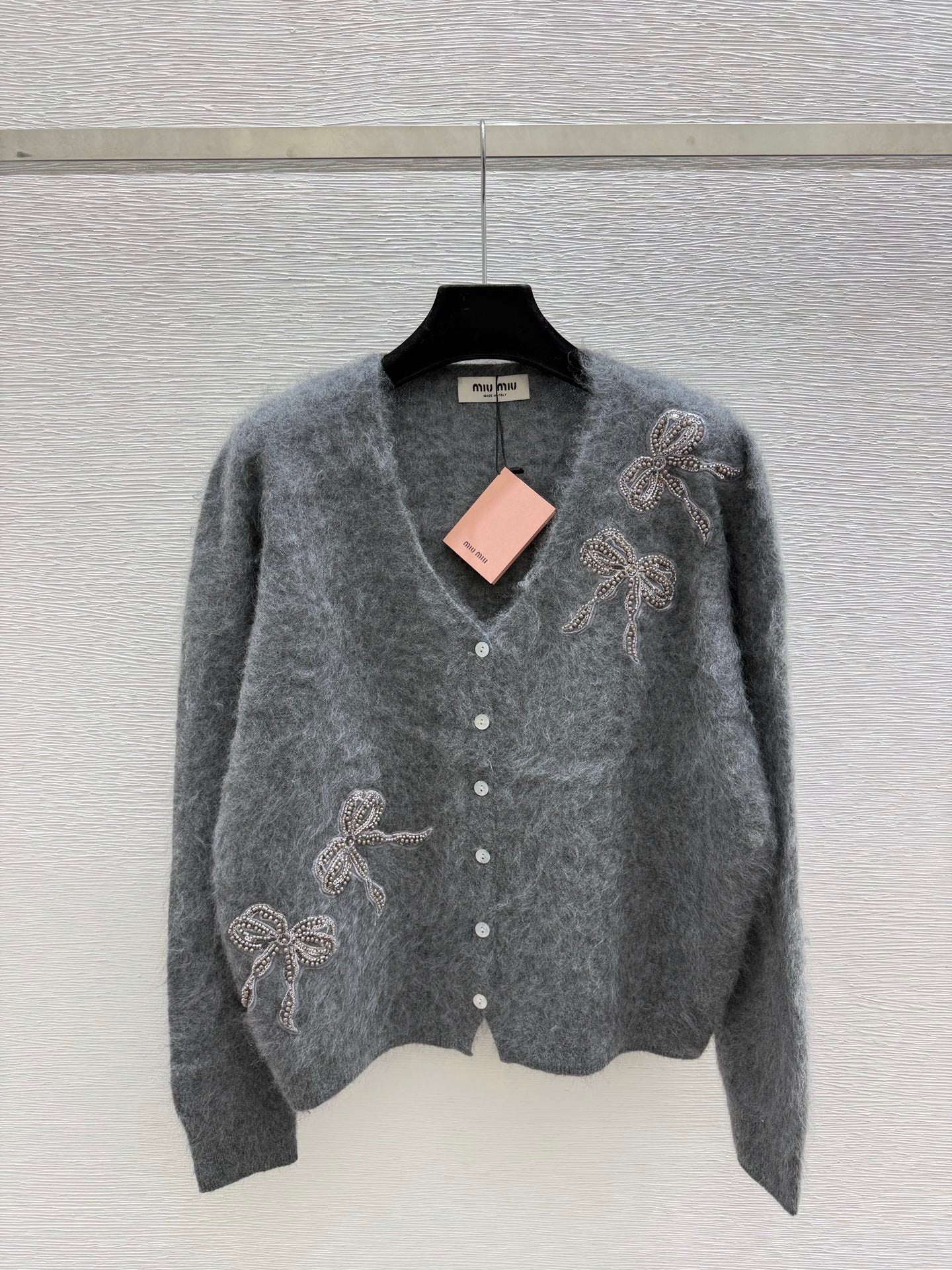 Miu 26FW Fuzzy V-Neck Cardigan Bow Embellishments White Buttons Wool 313332