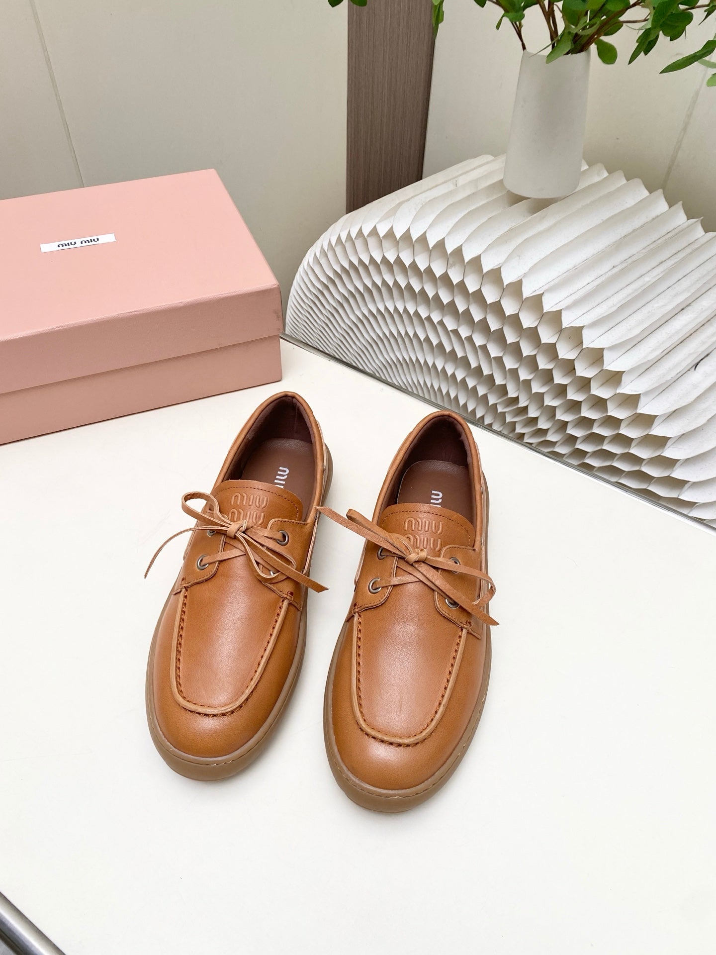 Miu 26s Distressed Lace-Up Eyelet Flat Loafers Retro Leather 984050