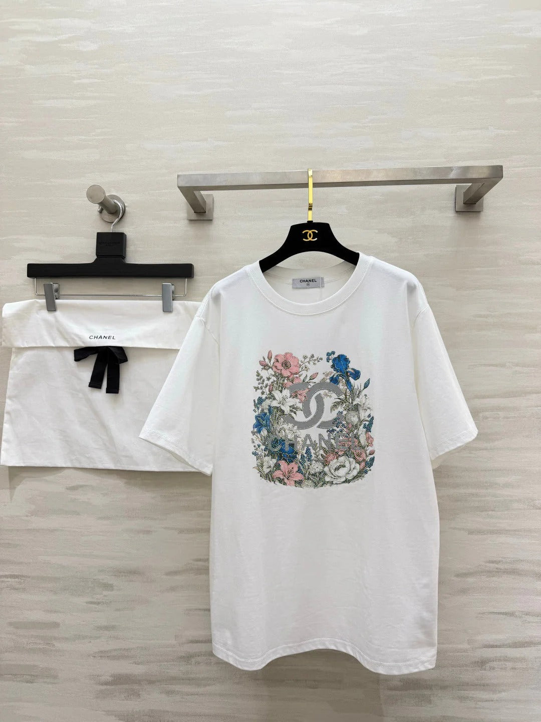 Chanel 2026 Floral Rhinestone T-shirt Cotton 681379