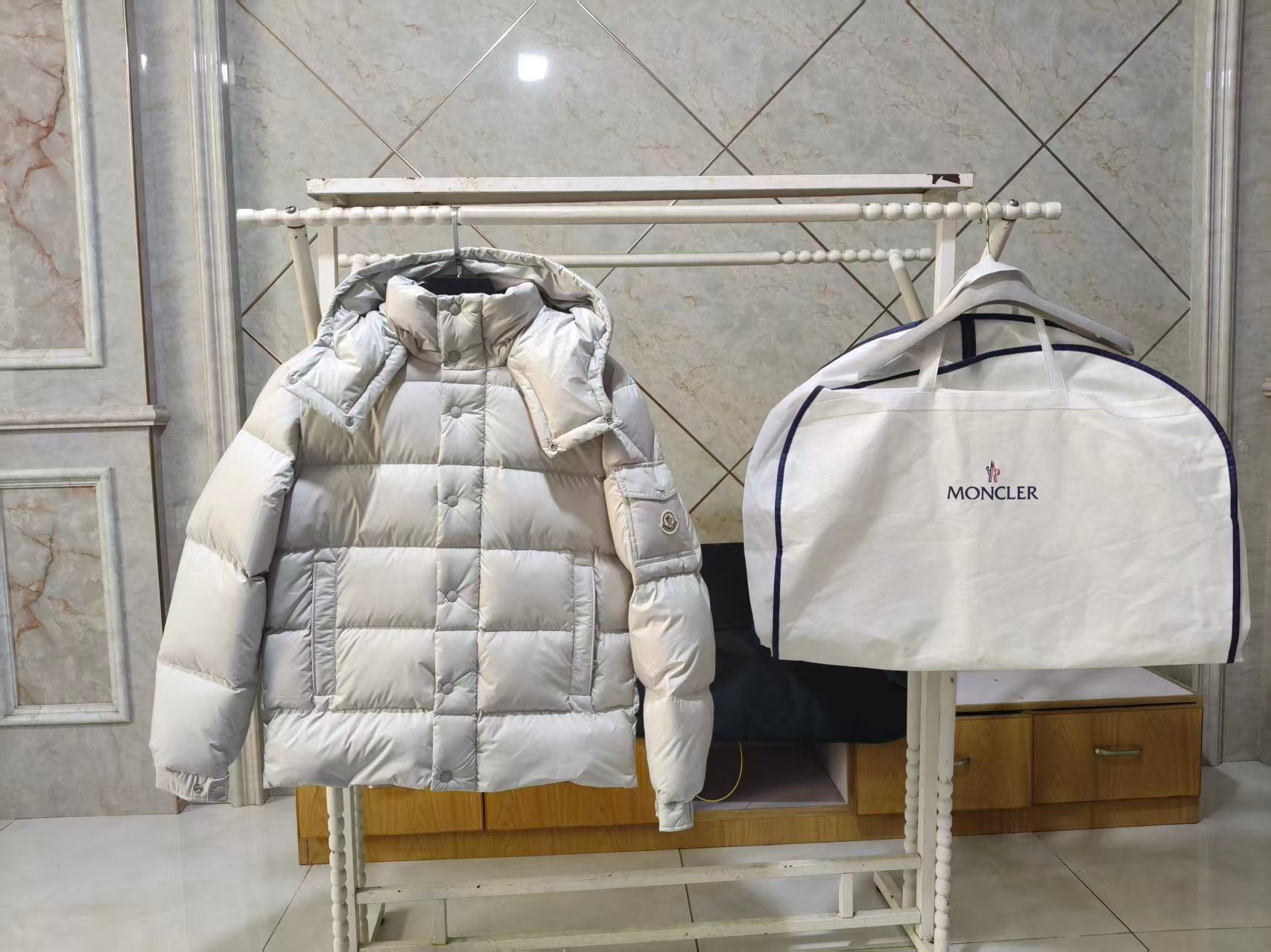 Moncler 26s Short Down Jacket 415313