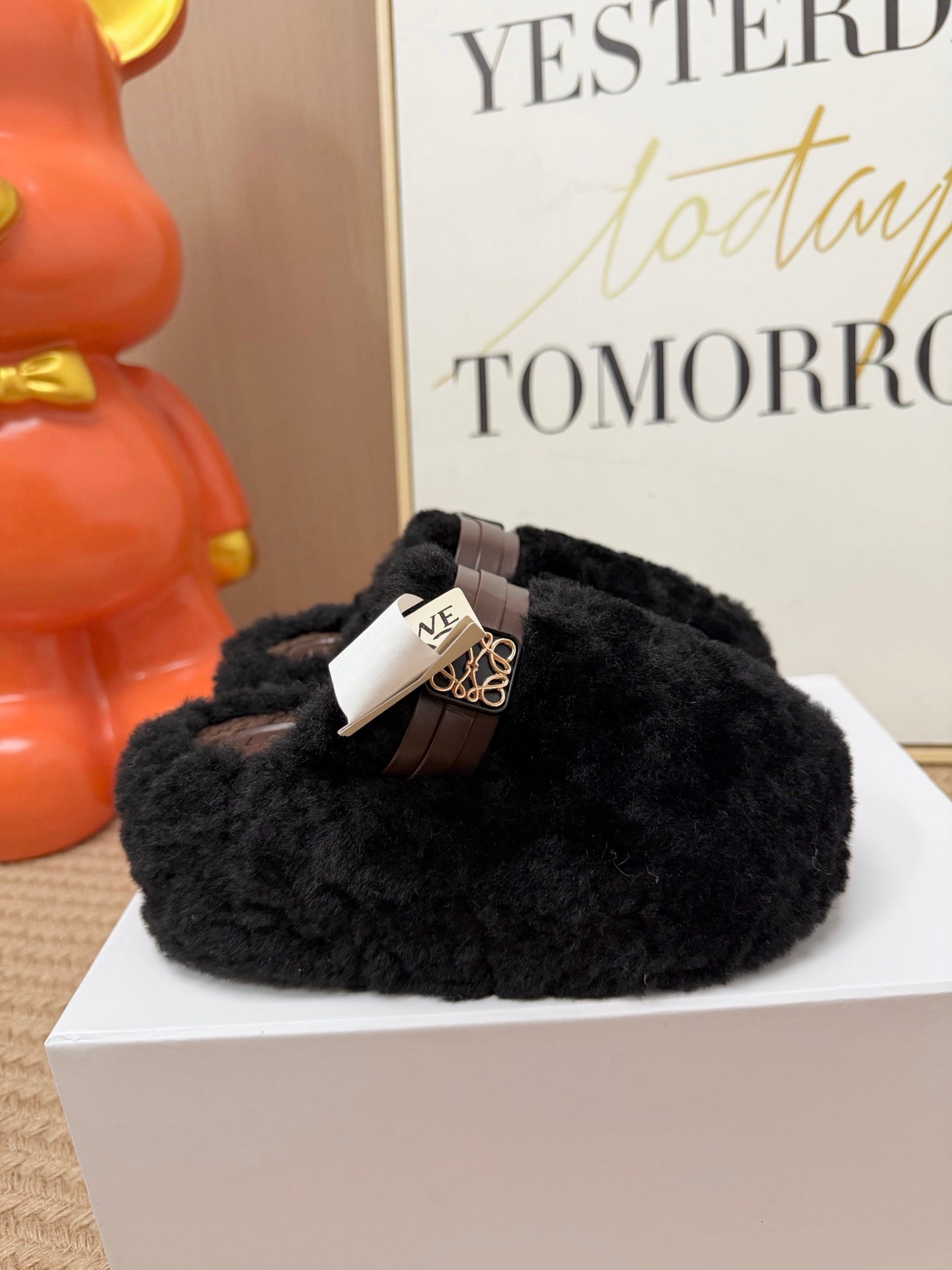 LW 26FW Closed-Toe Shearling Mules Metal Logo Buckle Shearling 192135